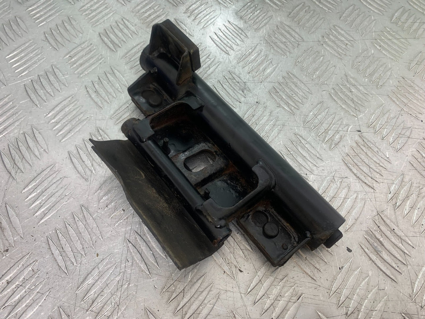 SUZUKI AN 200 UH 200 ENGINE MOUNT YEAR 2007-2009 (CMB1256)