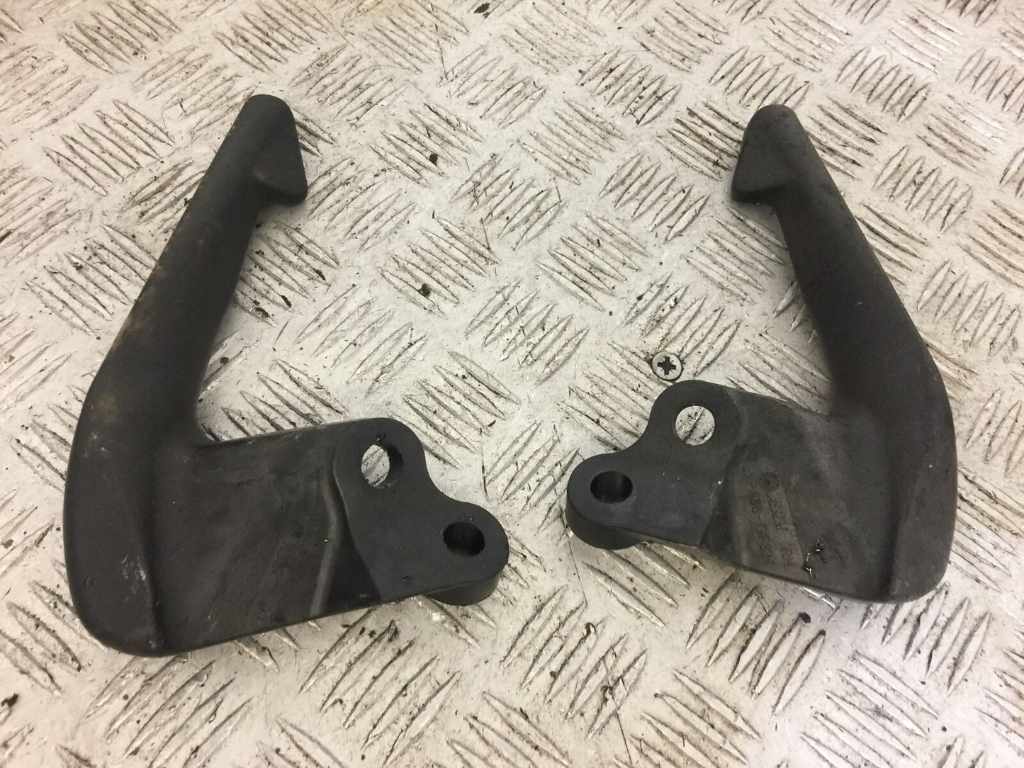 HYOSUNG GT250 COMET GRAB RAILS YEAR 2007 (STOCK 682)
