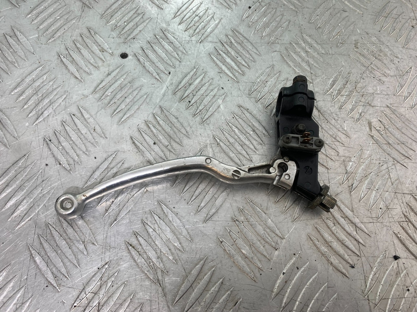 SUZUKI GSF600 GSF 600 BANDIT CLUTCH LEVER AND BRACKET 2000-2004 (CMB1269)