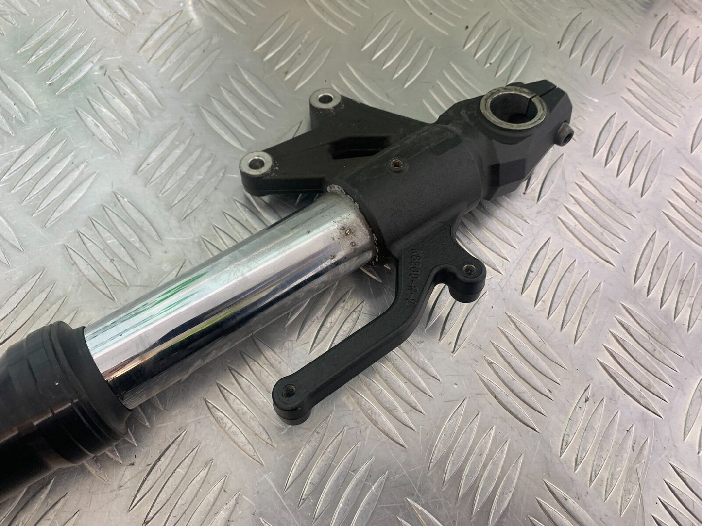 KAWASAKI Z800 Z 800 RIGHT FORK (BENT) YEAR 2013-2017 (CMB1059)