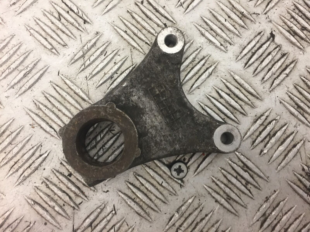 SUZUKI GSXR600 GSXR 600 K1 K2 REAR CALIPER BRACKET YEAR 2002 (STOCK 519)