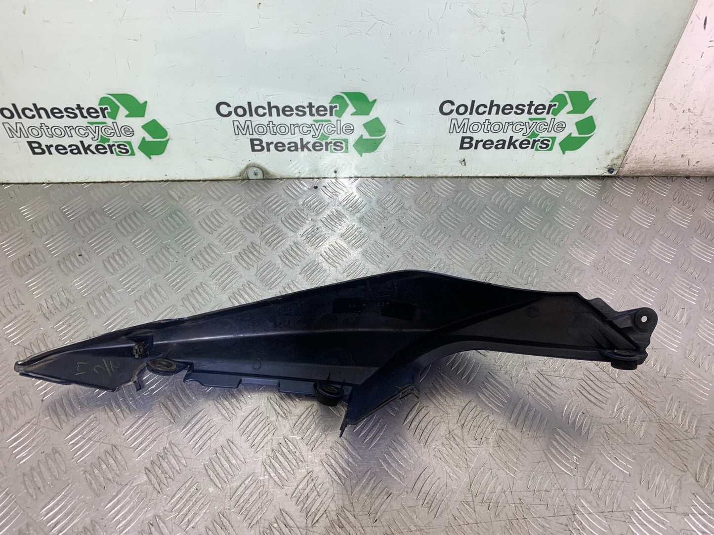 SUZUKI SV1000 SV 1000 RIGHT SEAT PANEL YEAR 2003-2007 (CMB1293)