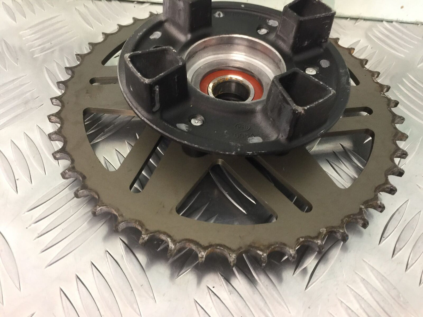 KAWASAKI Z800 Z 800 REAR SPROCKET CARRIER YEAR 2013-2017 (STOCK 925)