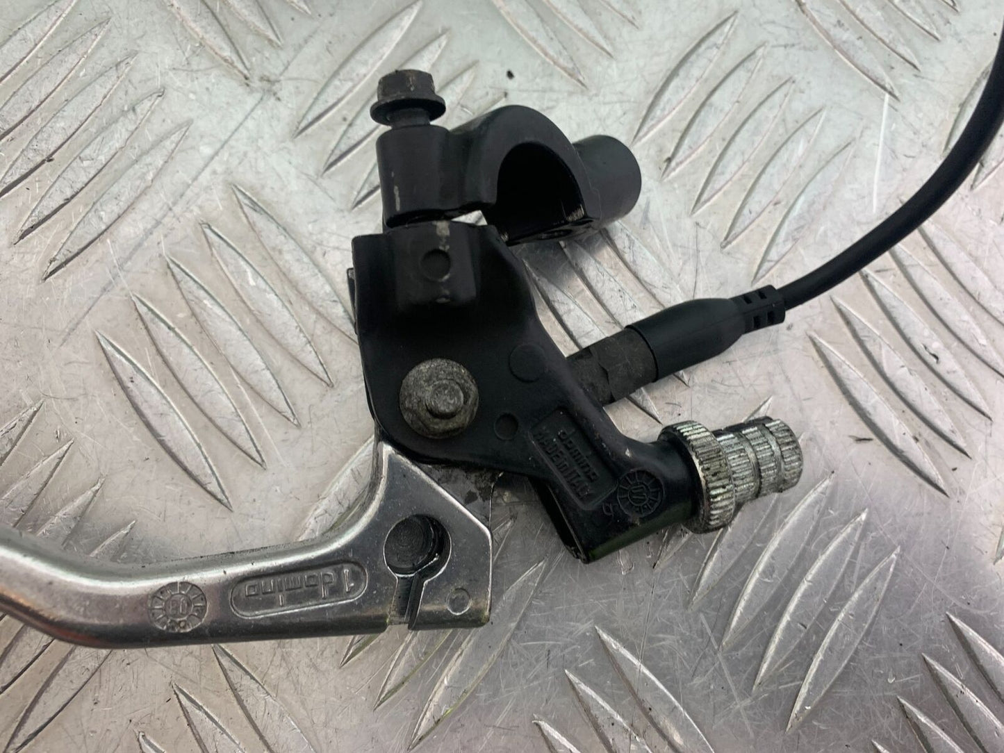 APRILIA 650 PAGASO STRADA CLUTCH LEVER AND BRACKET YEAR 2005-2010 (CMB1057)