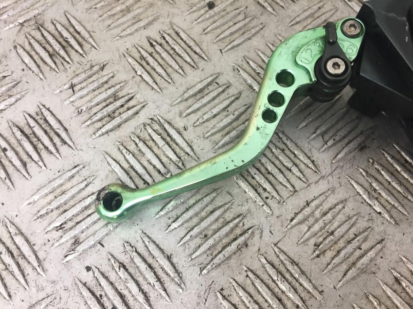 KAWASAKI ZX6R ZX6 G CLUTCH LEVER AND BRACKET YEAR 1998-99 (STOCK 582)