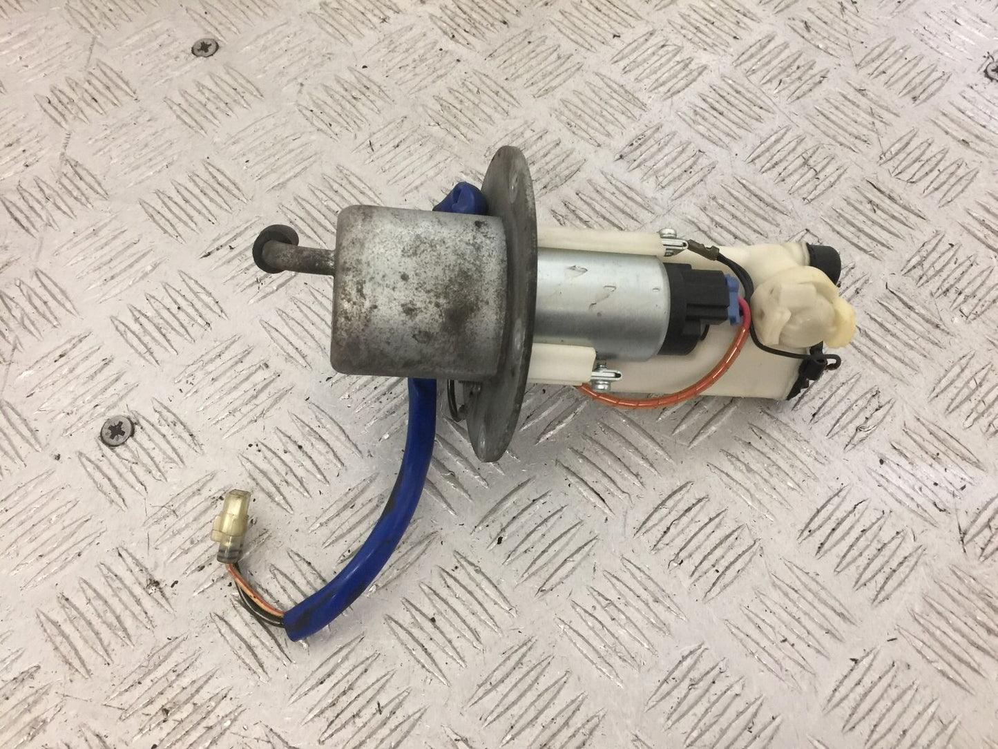 KAWASAKI Z1000 PETROL PUMP YEAR 2007-2009 (STOCK 822)