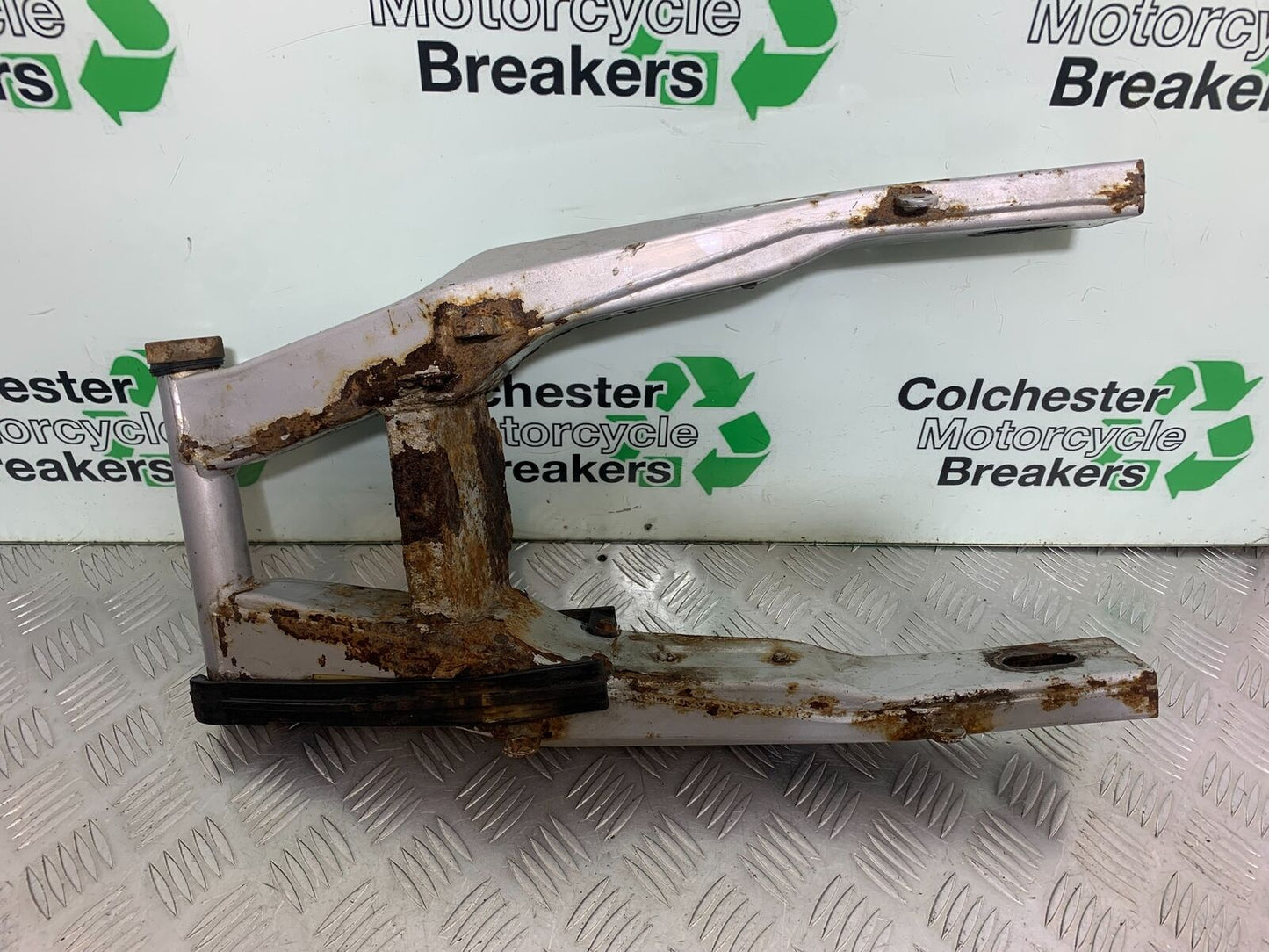 YAMAHA YZF600 YZF 600 THUNDERCAT SWINGARM 1996-2003 (CMB1105)