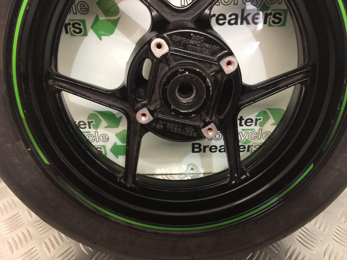 KAWASAKI Z800 Z 800 REAR WHEEL YEAR 2013-2017 (STOCK 925)
