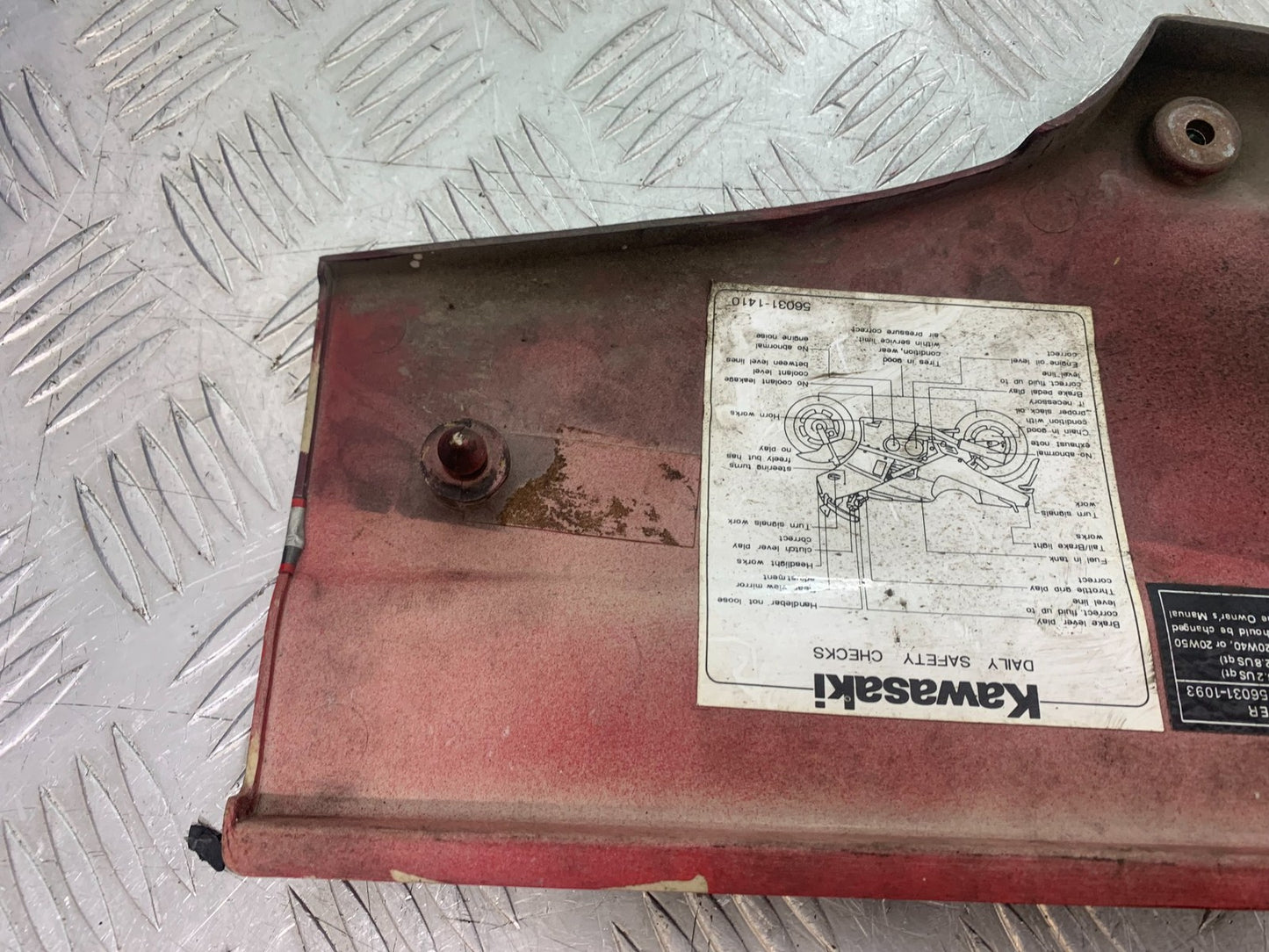 KAWASAKI GPZ600 GPZ 600 RIGHT SEAT PANEL YEAR 1988-90 (CMB1258)
