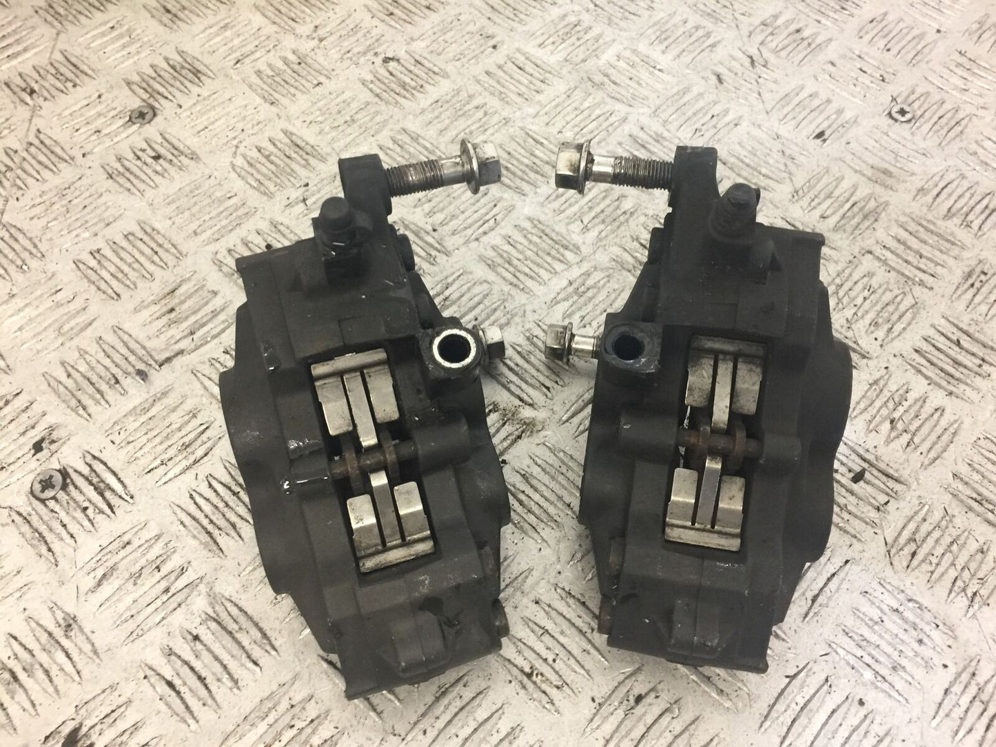 TRIUMPH 1050 SPRINT FRONT BRAKE CALIPERS YEAR 2005 (STOCK 676)