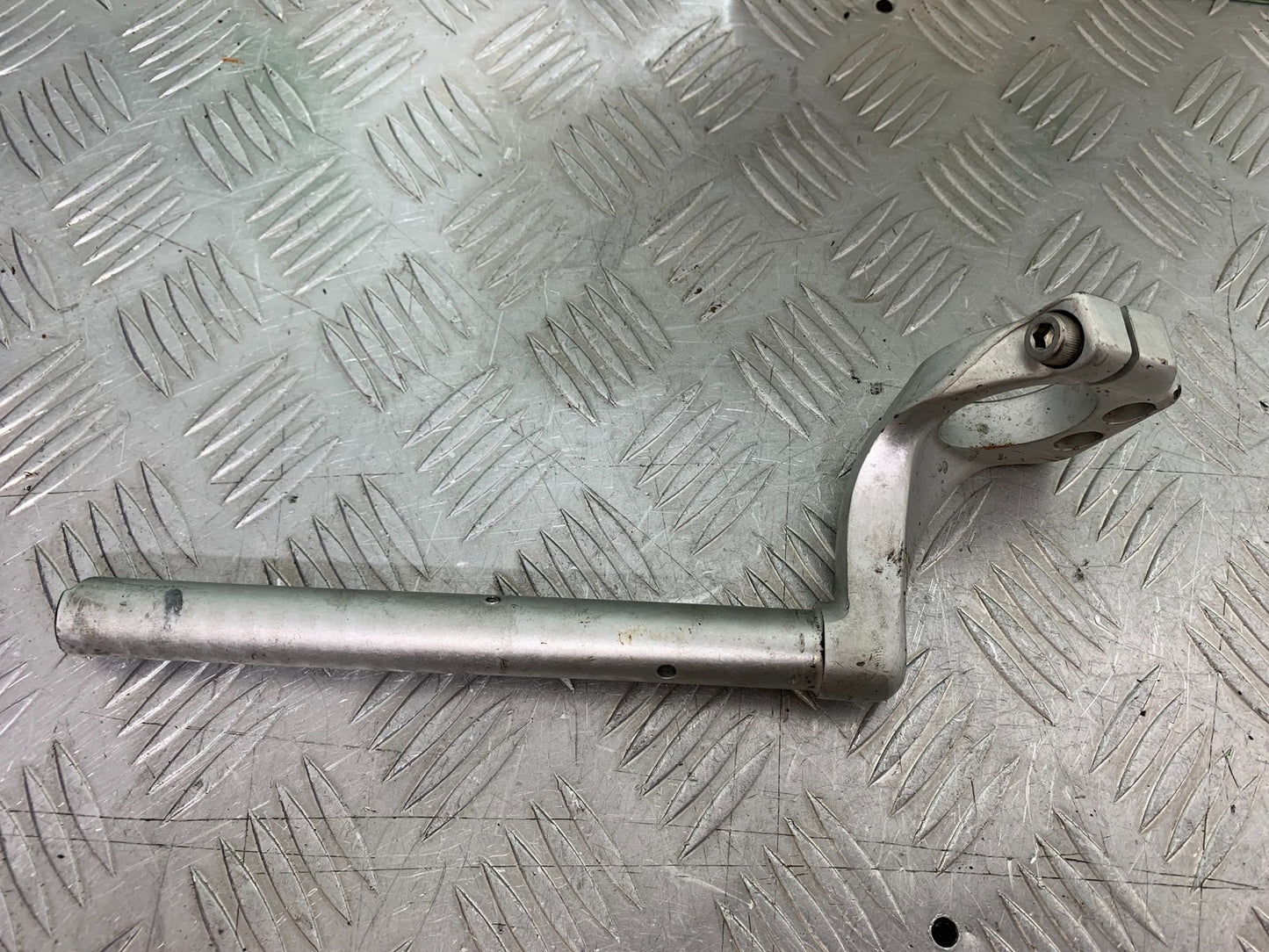TRIUMPH 955i SPRINT ST LEFT HANDLEBAR YEAR 1999-04 (CMB1230)