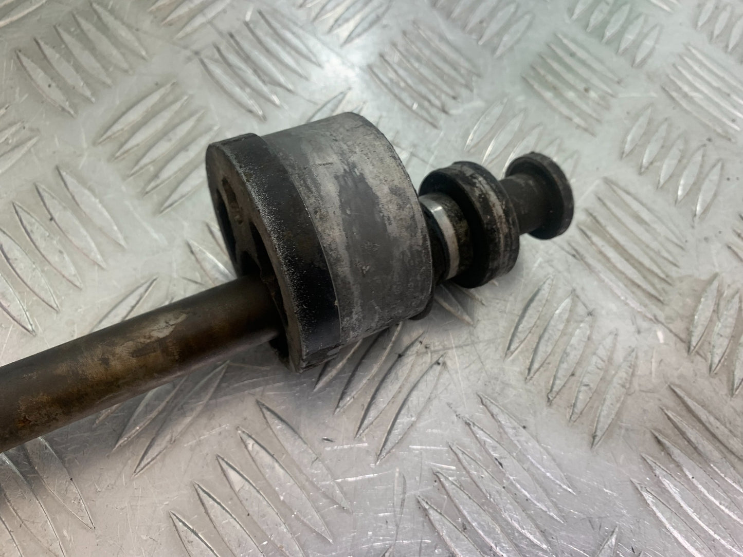 KAWASAKI ZZR1100 D REAR WHEEL SPINDLE YEAR 1993-2001 (CMB1164)