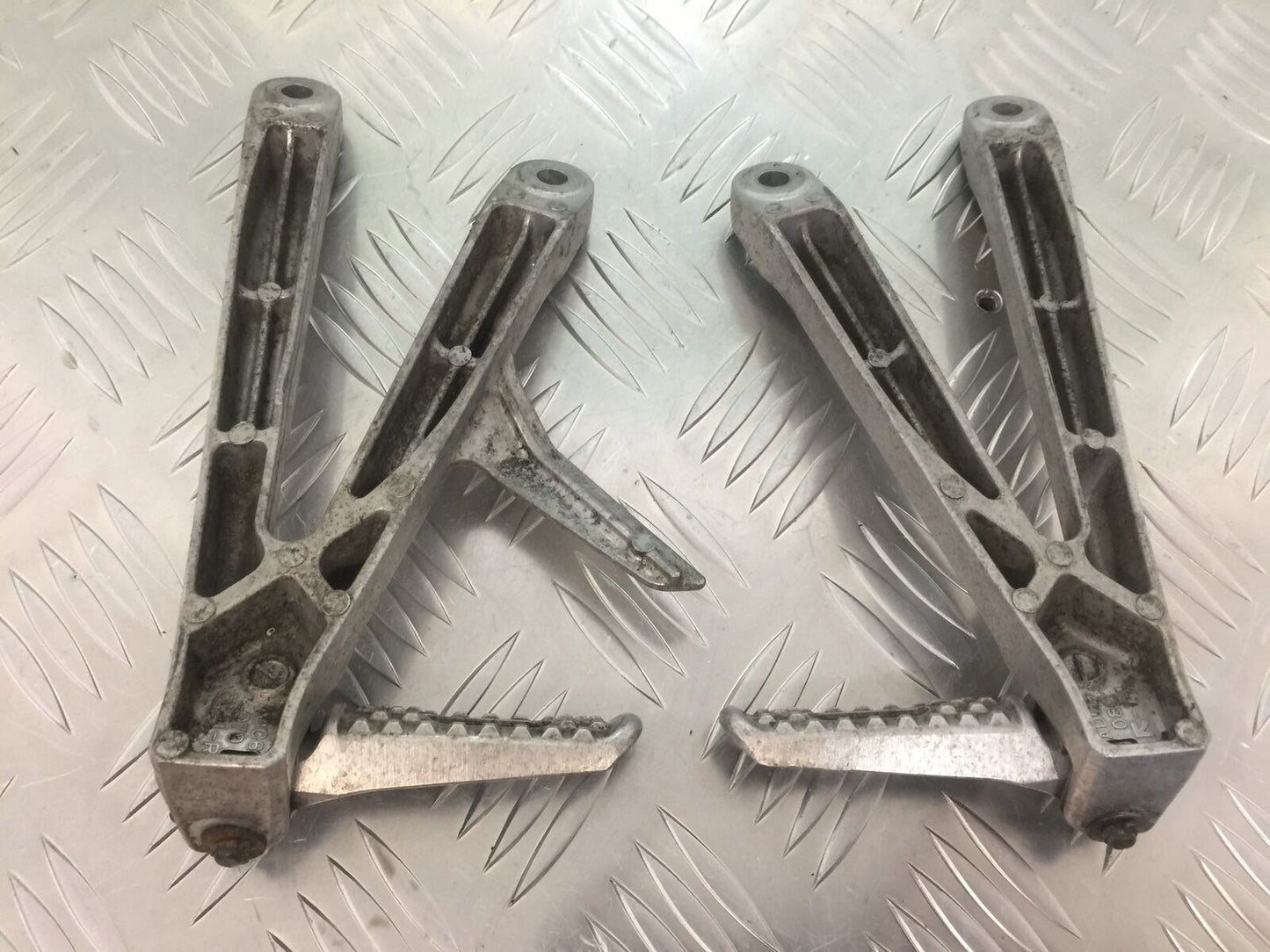 HONDA CBR600 RR REAR HANGERS AND PEGS YEAR 2005-2006 (STOCK 933)
