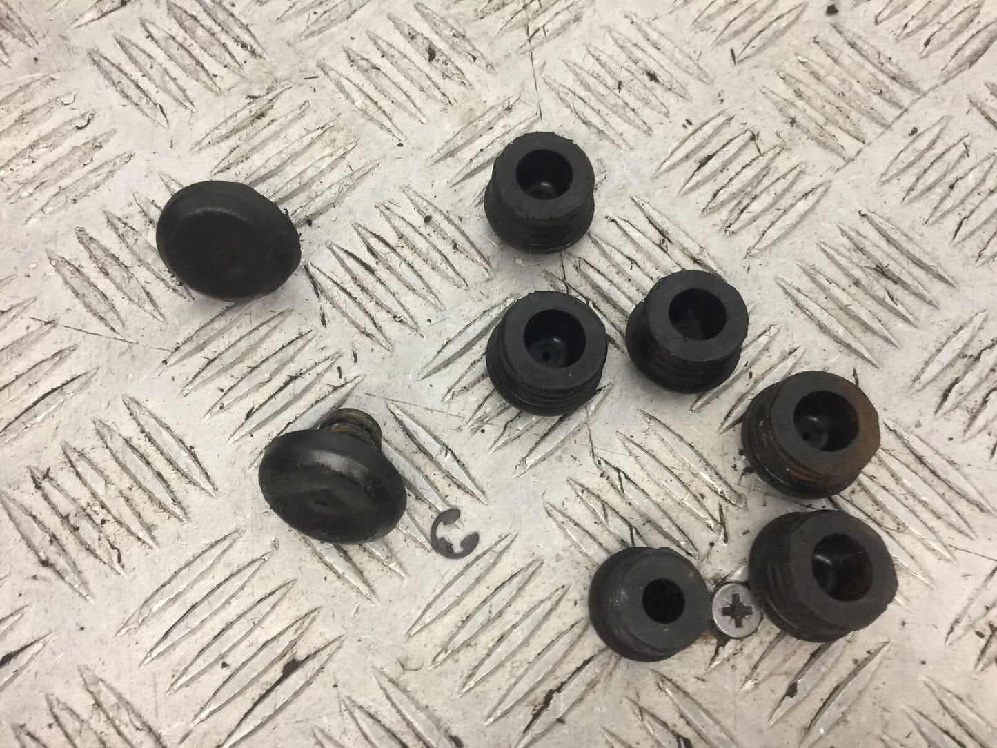 DUCATI MONSTER S4 916 FRAME INFILL RUBBERS YEAR 2001 STOCK (755)