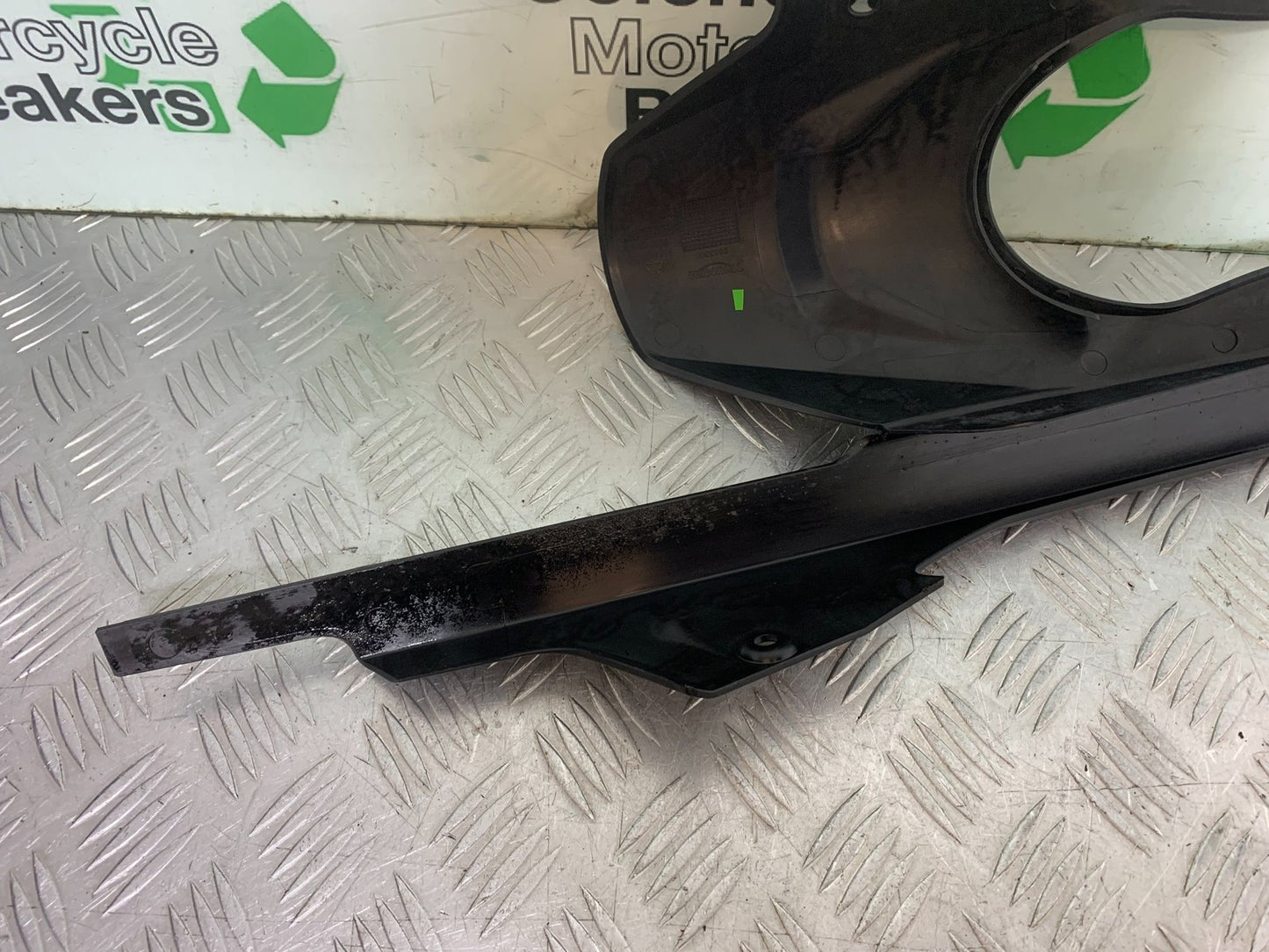 TRIUMPH TRIDENT 660 HUGGER CHAIN GUARD YEAR 2021-2024 (CMB1295)