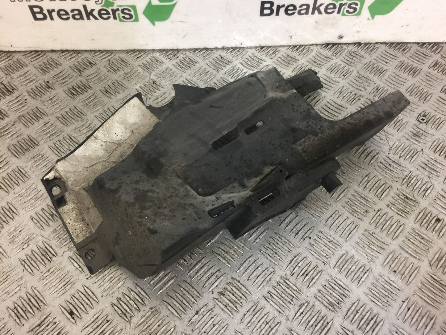 YAMAHA FZ6 S2 UNDERTRAY YEAR 2008 (STOCK 378)