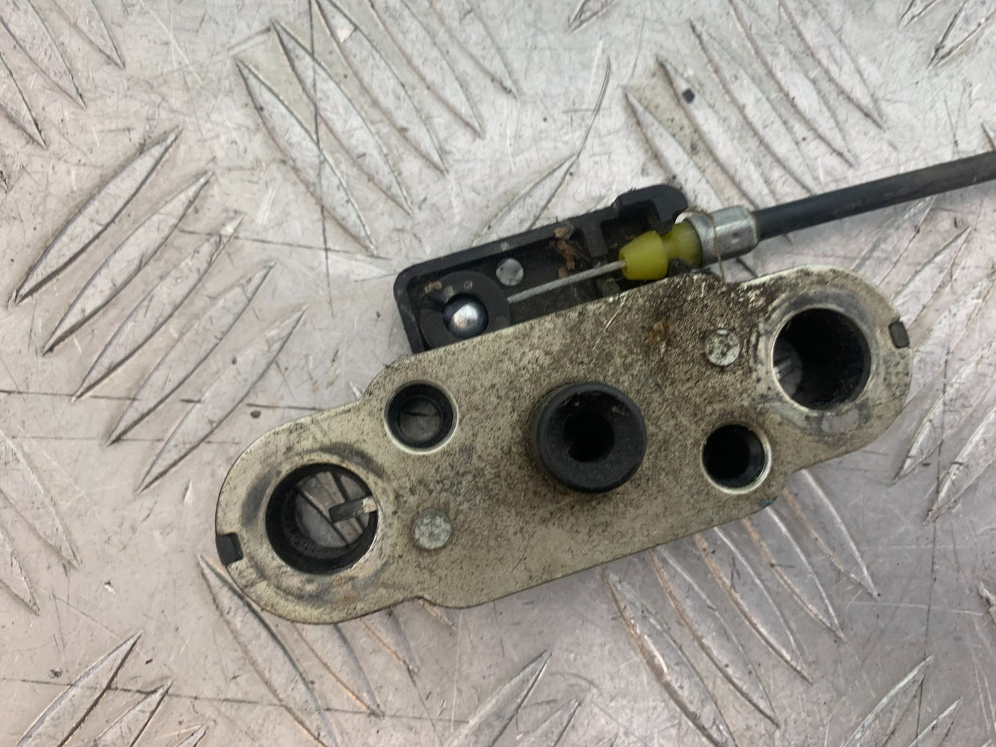 SUZUKI GSR600 GSR 600 SEAT CATCH 2006-2010 (CMB1177)