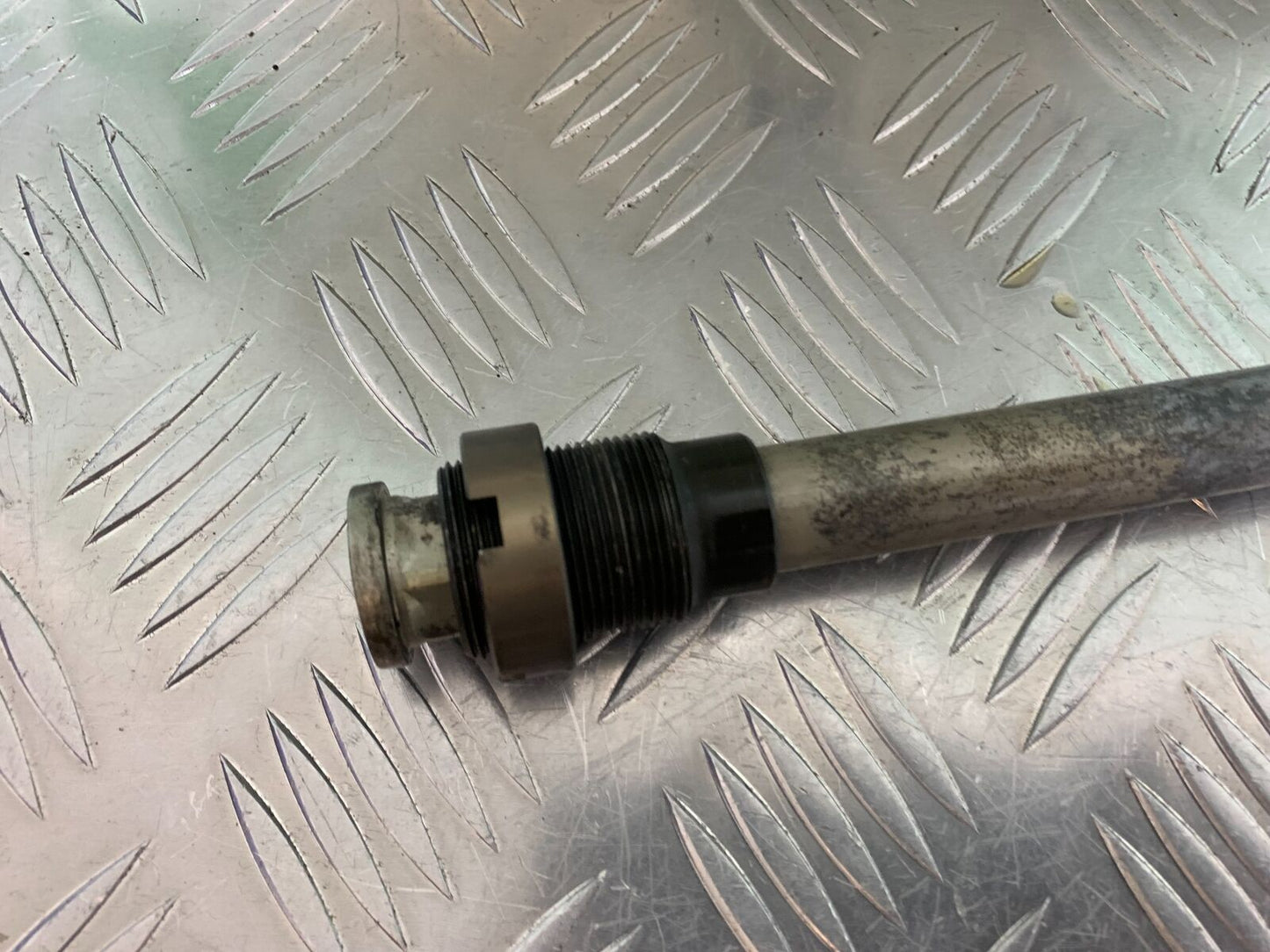 KAWASAKI ZX6R ZX6 R SWINGARM SPINDLE YEAR 2007 2008 (CMB1002)