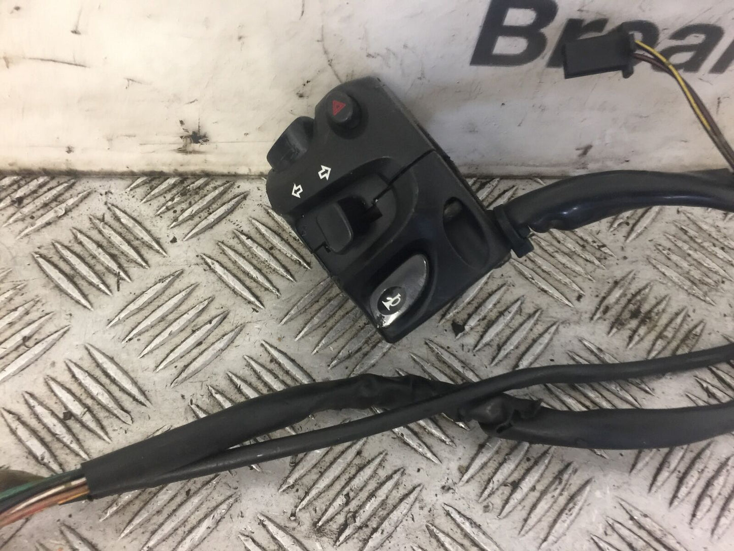 YAMAHA FZ6 LEFT SWITCH GEAR YEAR 2005 (STOCK 473)