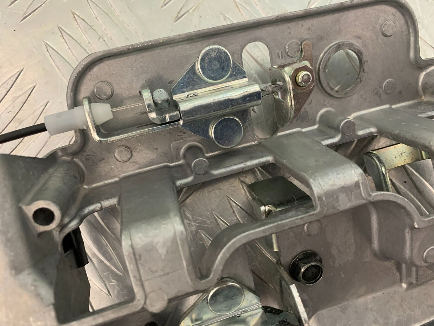 YAMAHA MT09 MT-09 TRACER 900 GT SEAT CATCH AND BRACKET YEAR 2018-2020(STOCK 982)