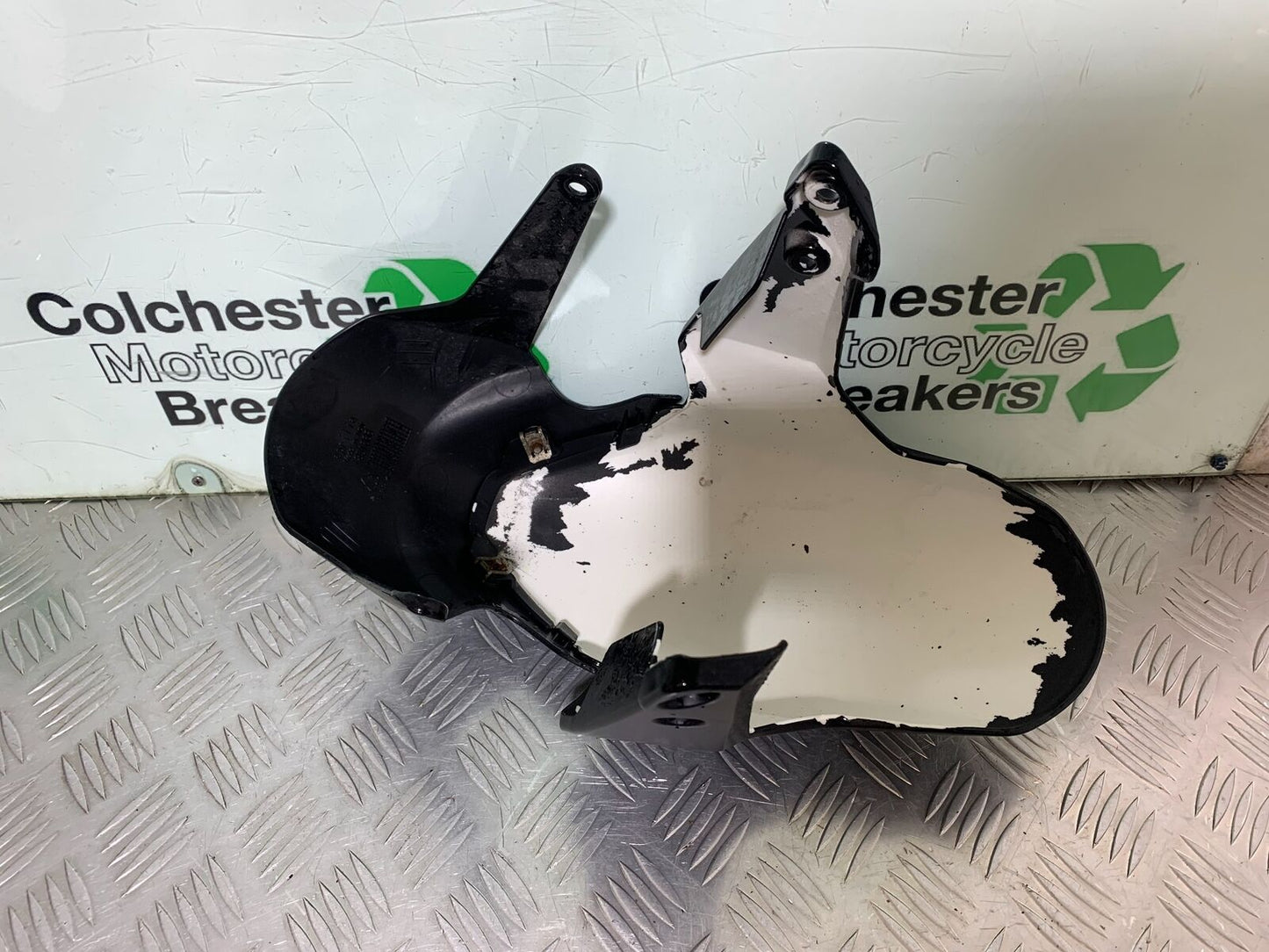 APRILIA SL750 SL 750 SHIVER FRONT MUDGUARD YEAR 2012 (CMB1074)