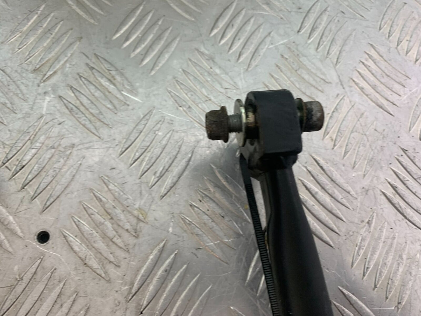 TRIUMPH 955i SPRINT ST CENTER STAND YEAR 1999-2004 (CMB1124)