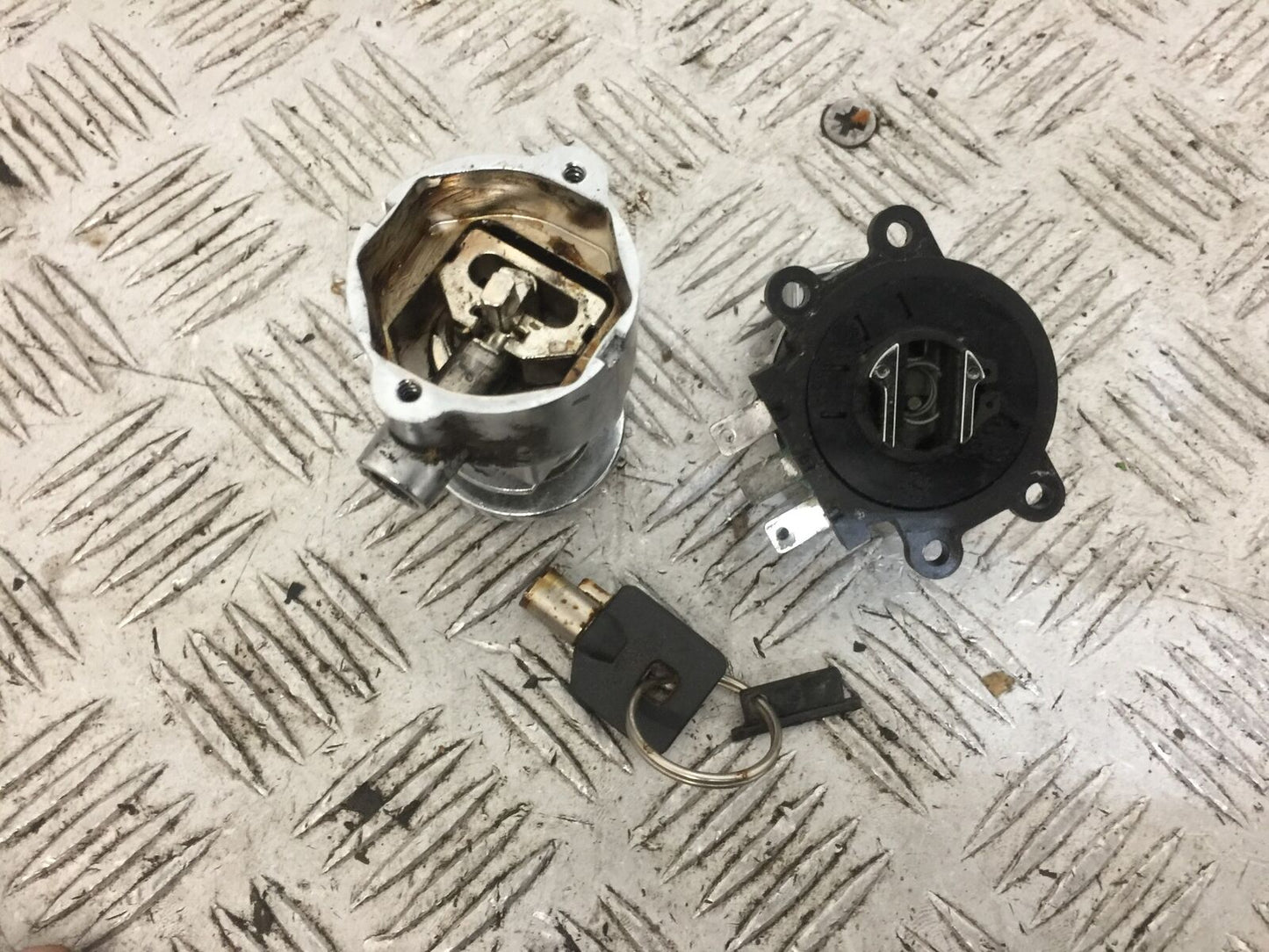 HARLEY DAVIDSON FAT BOB FXDF LOCKS AND KEY YEAR 2009 (STOCK 806)