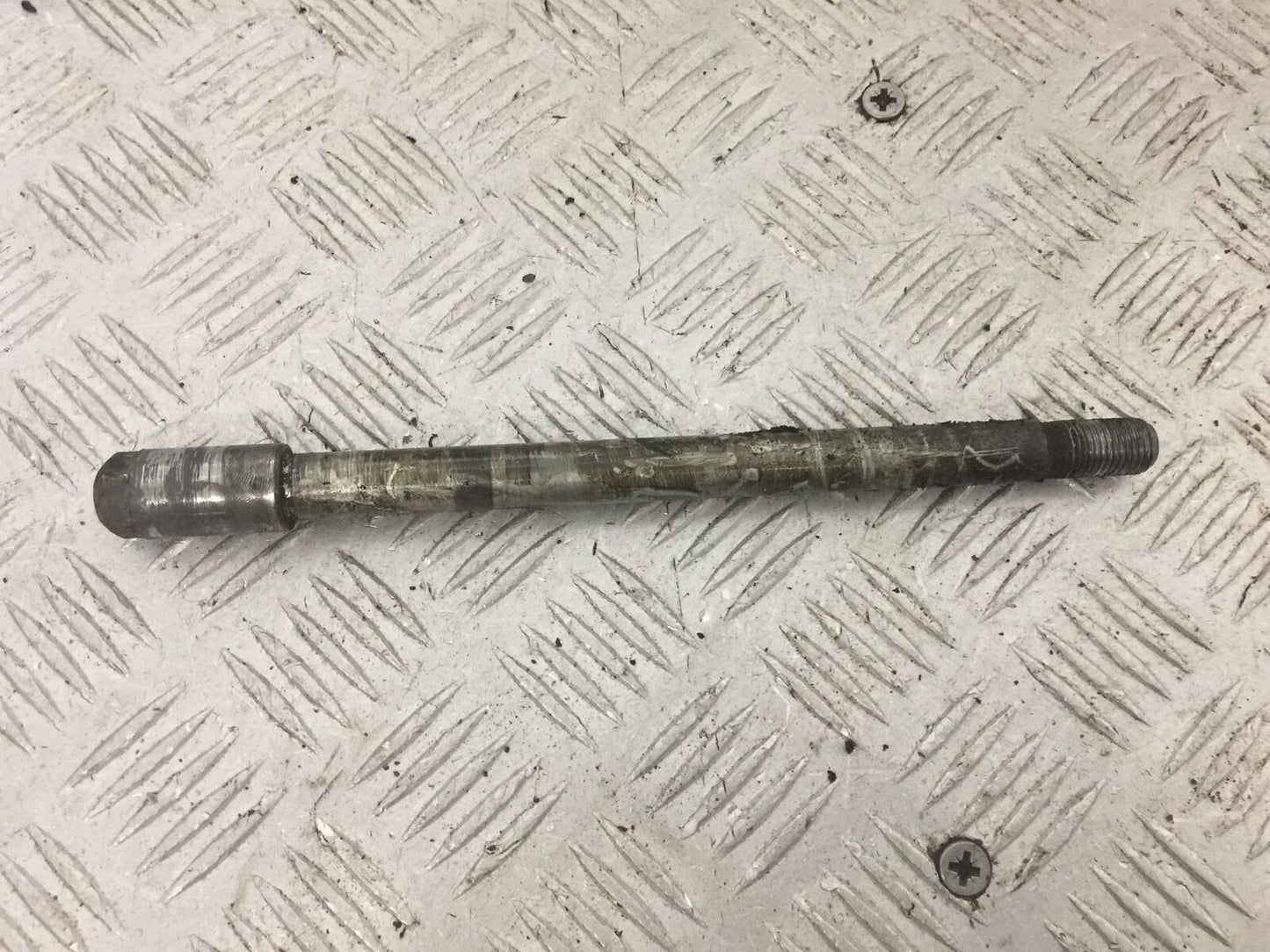 HONDA XL125 VARADERO FRONT WHEEL SPINDLE YEAR 2008 (STOCK 841)