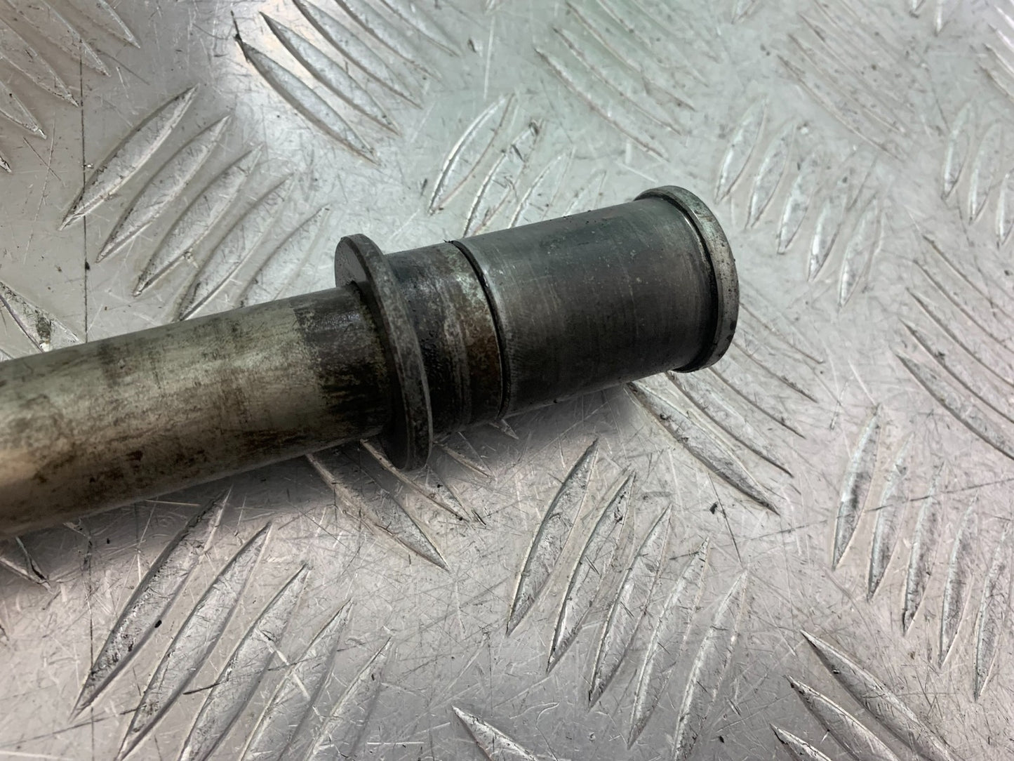 KAWASAKI ZZR1100 D FRONT WHEEL SPINDLE YEAR 1993-2001 (CMB1289)