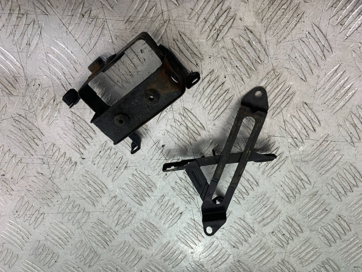 HONDA VT700 VT 700 SHADOW BATTERY BOX YEAR 1984-85 (CMB1328)