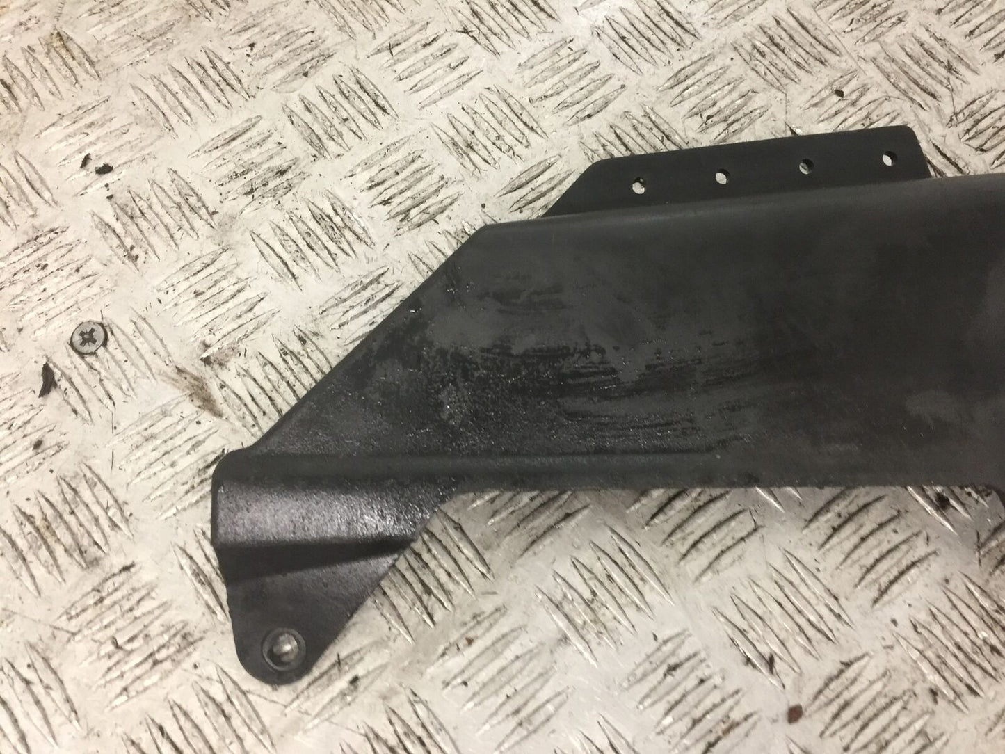 TRIUMPH TROPHY 900 CHAIN GUARD 1993-95 (STOCK 799)
