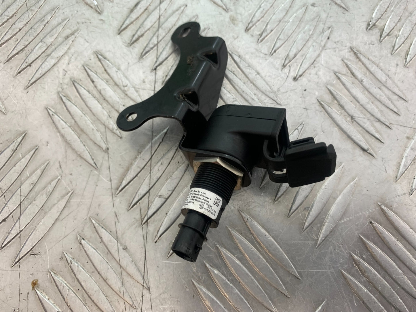 BMW M1000 R USB PORT YEAR 2023-2024 (CMB1140)