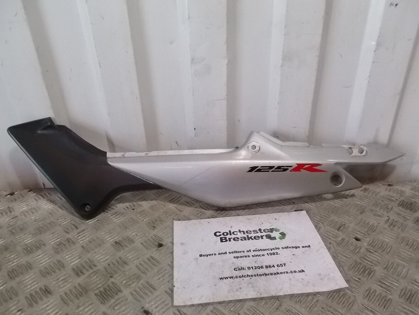 HONDA CBR125 CBR 125 LEFT SEAT SIDE PANEL YEAR 2006