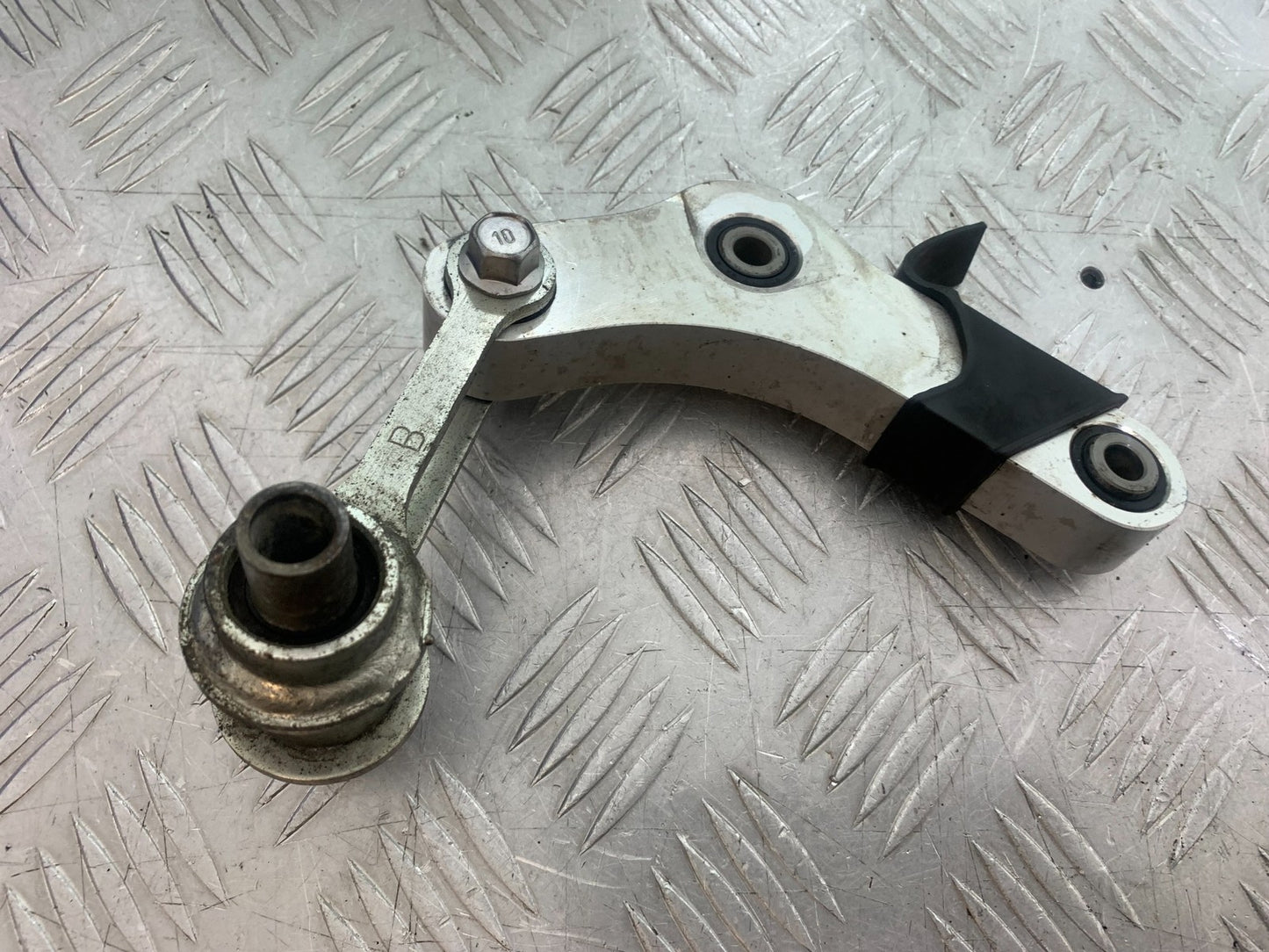 YAMAHA YZF R7 REAR SHOCK LINKAGE YEAR 2022-2025 (CMB1255)