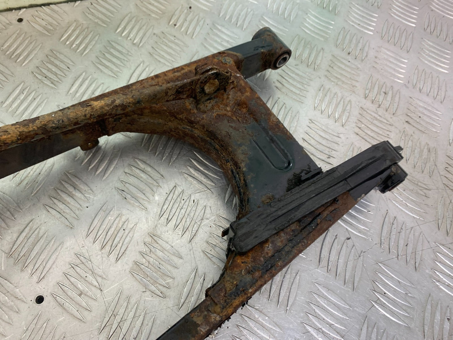 HONDA CBF125 CBF 125 SWINGARM YEAR 2009-14 (CMB1182)