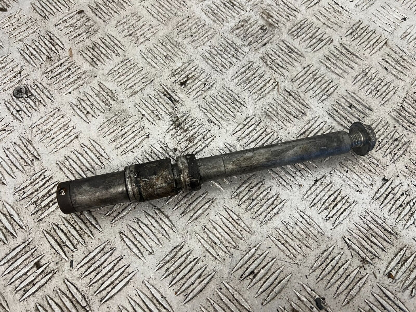HONDA NT 700 V DEAUVILLE FRONT WHEEL SPINDLE YEAR 2006-2010 (STOCK 900)