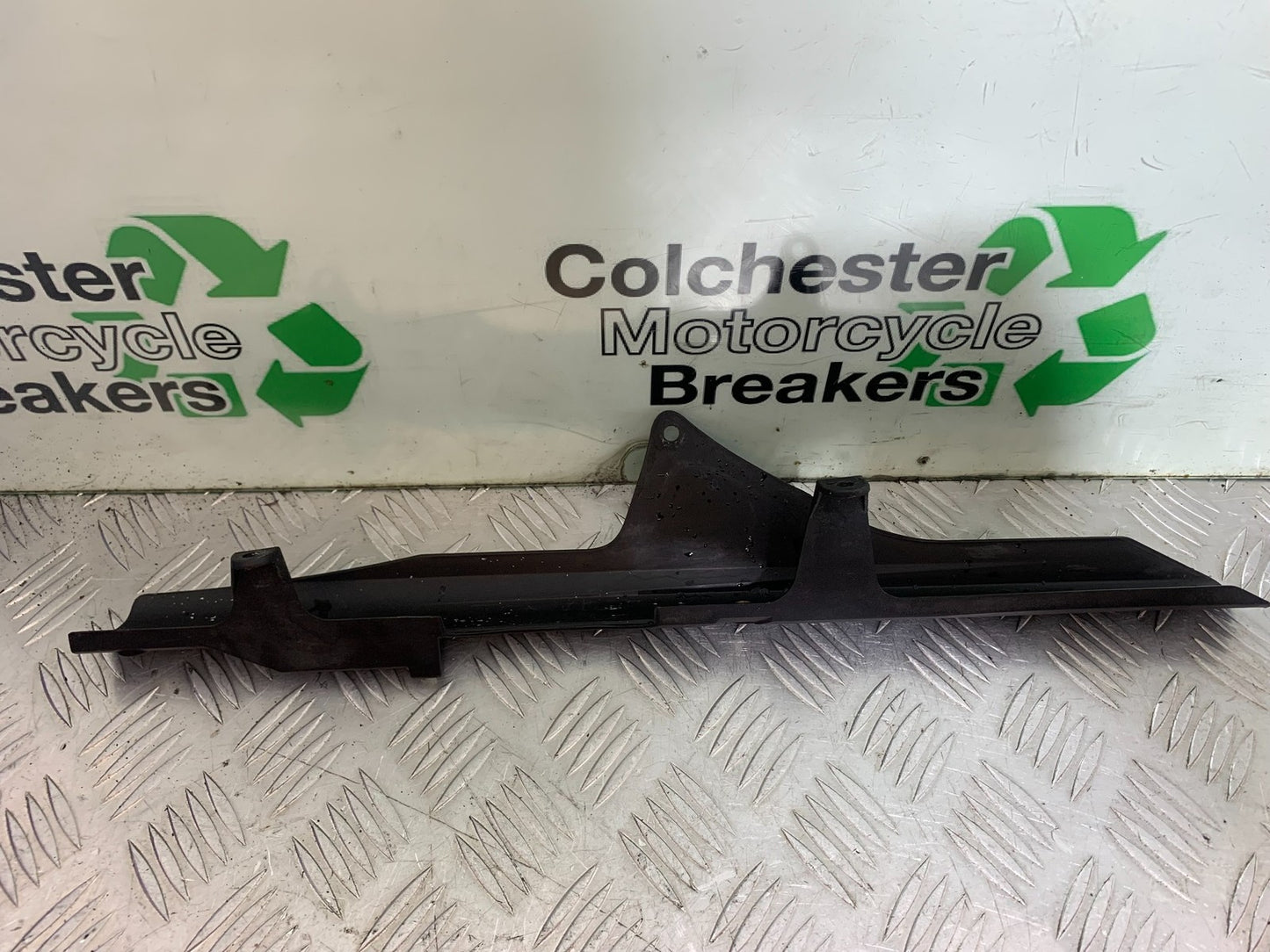 TRIUMPH SPEED TRIPLE R 1050 CHAIN GUARD 2009 (CMB1183)