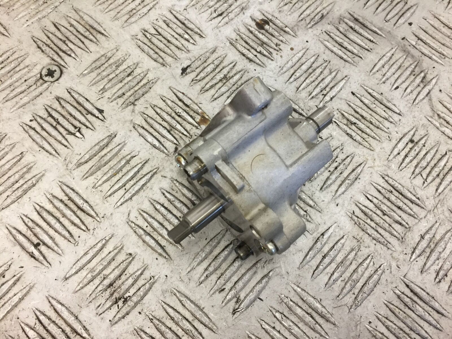 HONDA CB400 CB 400 SUPER FOUR OIL PUMP YEAR 1996 (STOCK 579)
