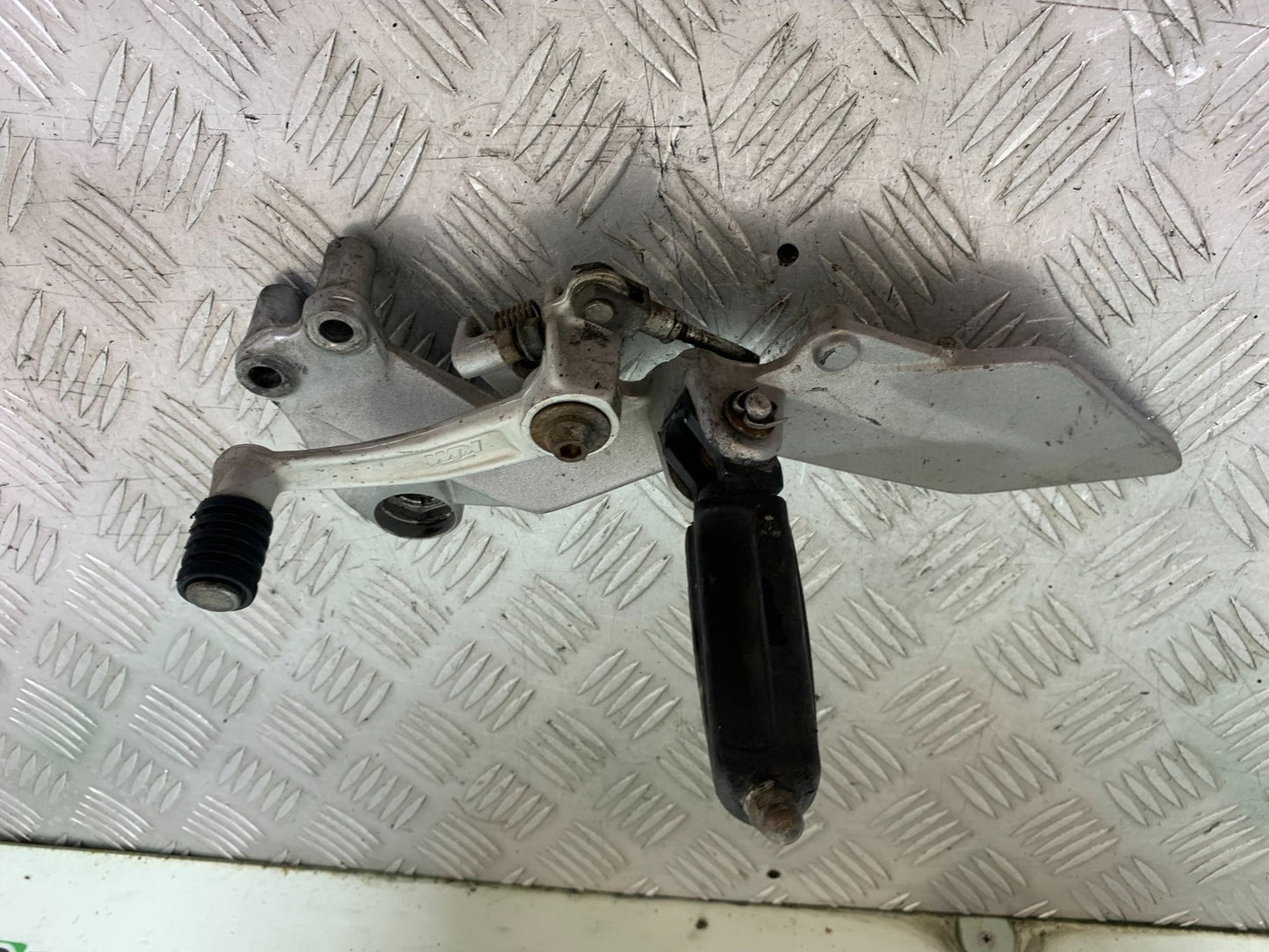 KTM DUKE 125 RIGHT HANGER YEAR 2012-2016 (CMB1317)