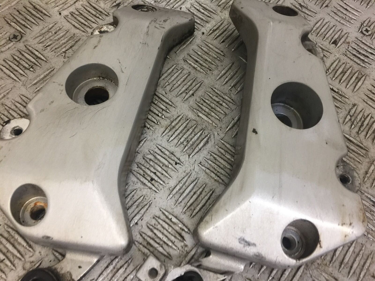 HONDA CBF500 CBF 500 LEFT AND RIGHT FRAME BRACKETS YEAR 2004 (STOCK 585)