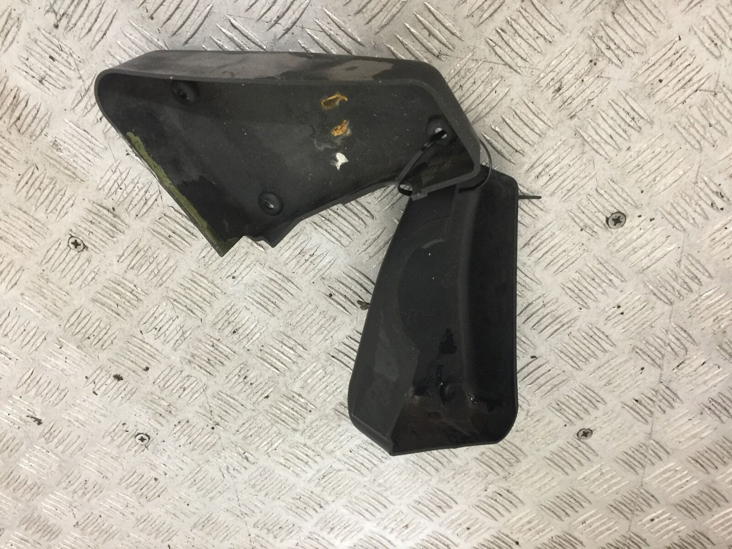 YAMAHA FZS600 FAZER 600 LEFT AND RIGHT AIRBOX COVERS YEAR 1998-2001 (STOCK 844)