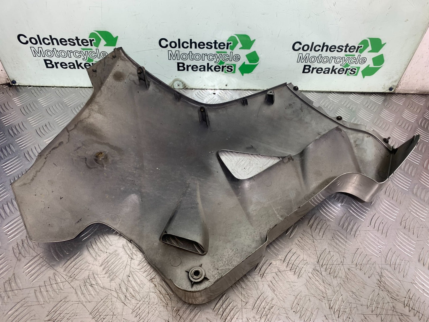 HONDA VFR800 PRE V-TEC RIGHT FAIRING PANEL YEAR 1998-2001 (CMB1233)