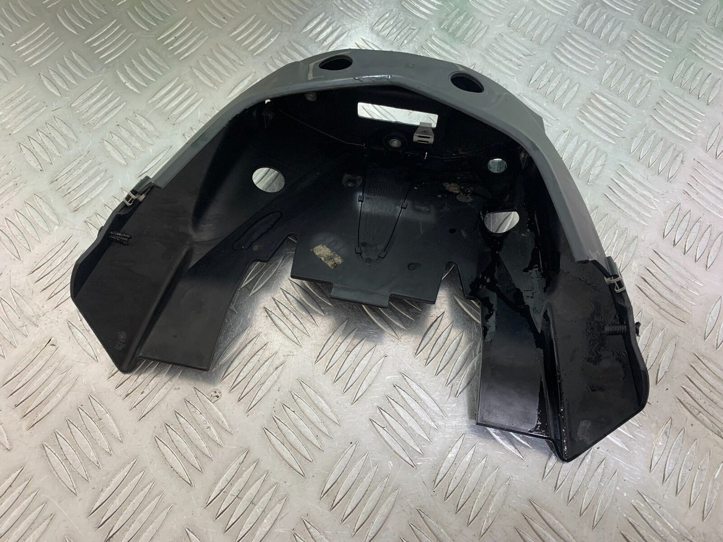 BMW F800 GT REAR LIGHT SURROUND YEAR 2013-2017 (CMB1031)