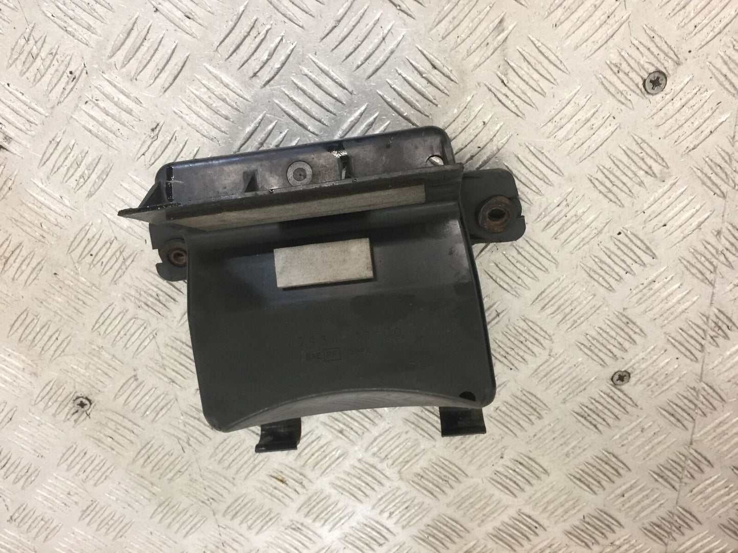 SUZUKI GSF600 GSF 600 BANDIT TOOL BOX HOLDER YEAR 2002 (STOCK 852)