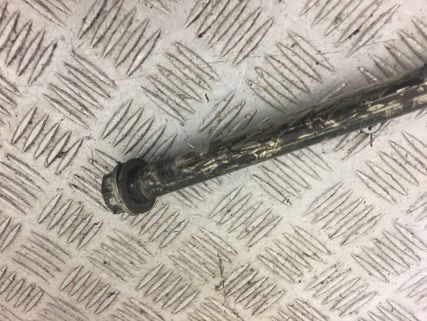 KAWASAKI ZZR1100 D SWINGARM SPINDLE YEAR 1999 (STOCK 648)