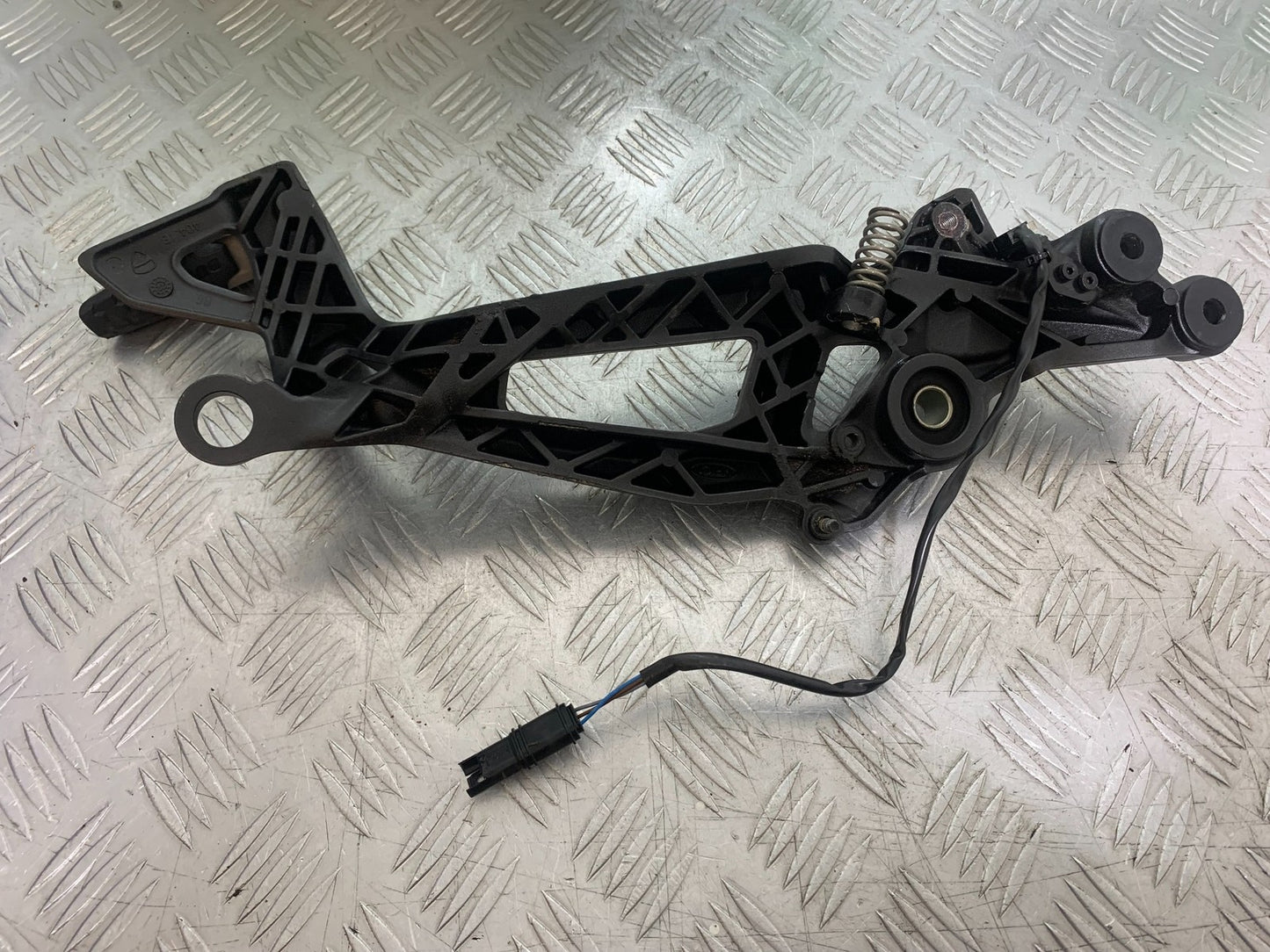 DUCATI 937 MONSTER RIGHT HANGER  YEAR 2021-2024 (CMB1270)