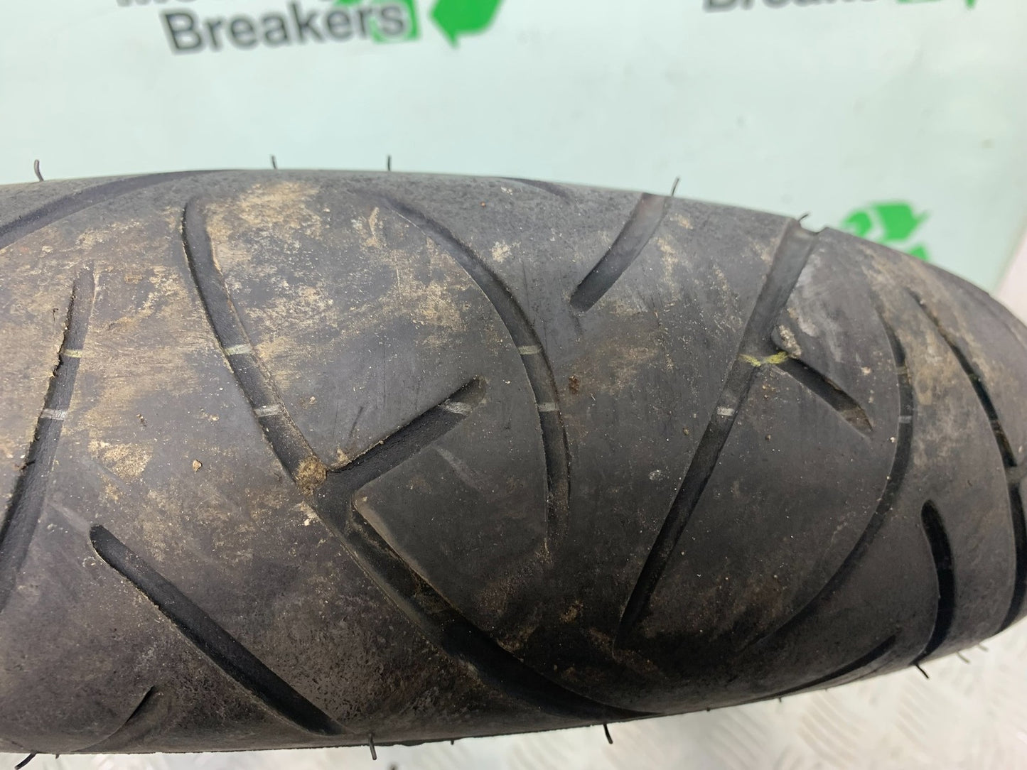 TRIUMPH 955i SPRINT ST FRONT WHEEL  YEAR 1999-04 (CMB1230)