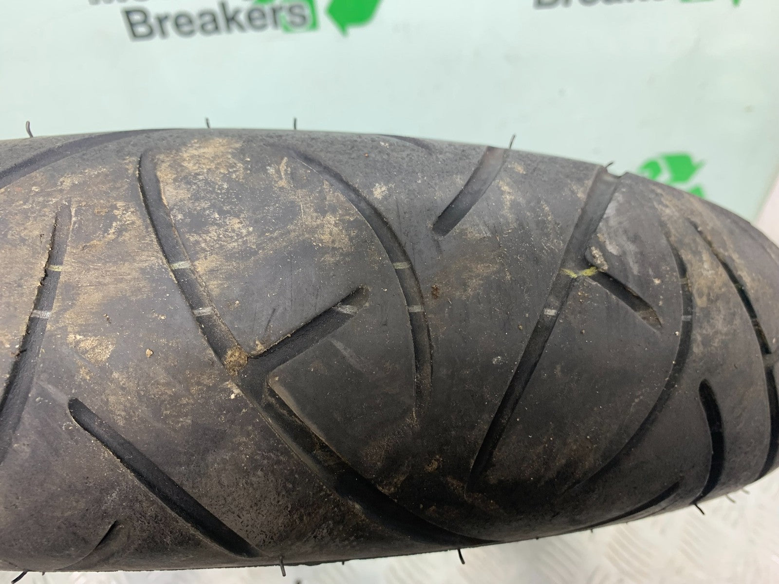 TRIUMPH 955i SPRINT ST FRONT WHEEL  YEAR 1999-04 (CMB1230)