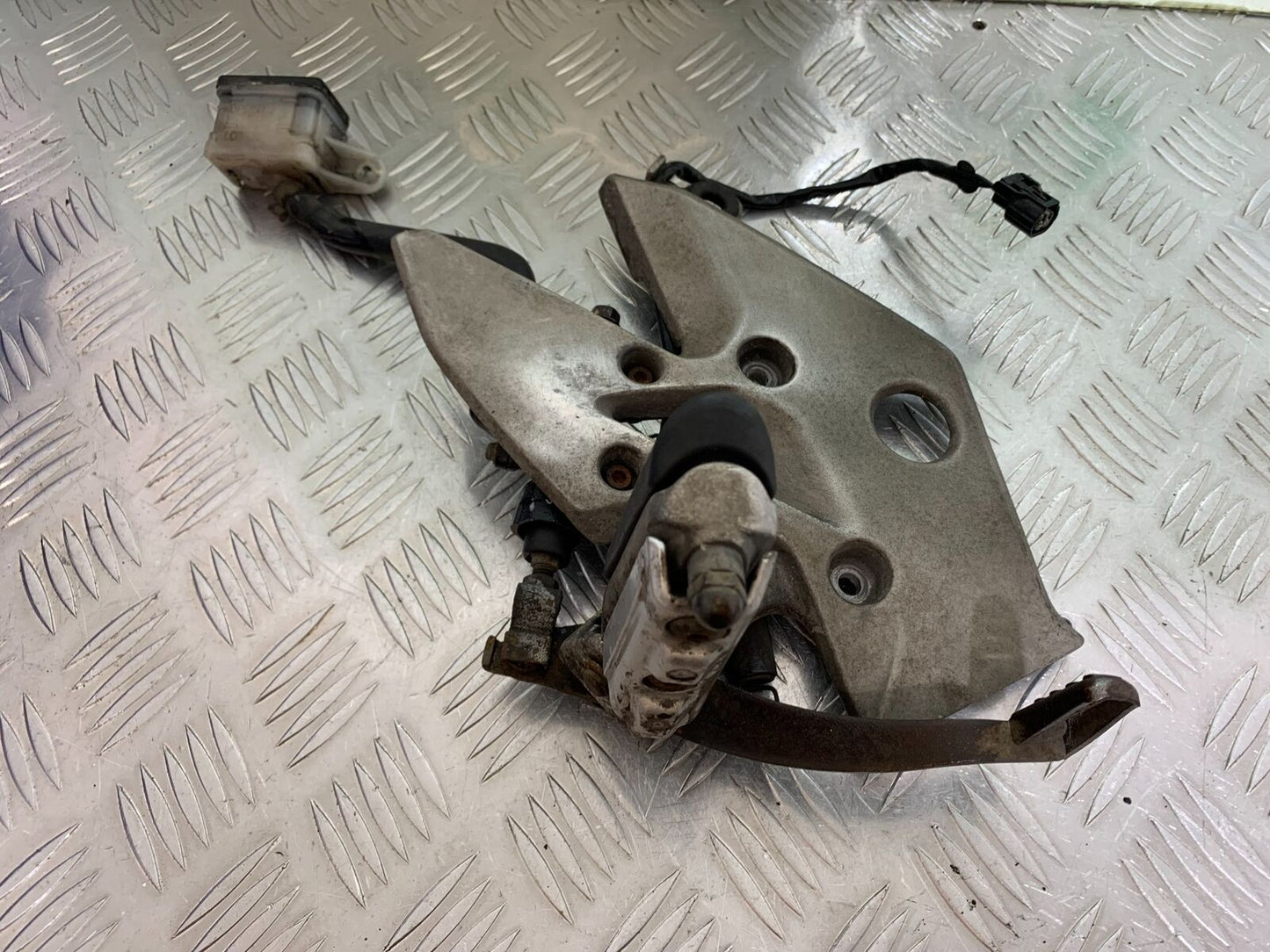 HONDA CBR500R CBR 500 R FRONT RIGHT HANGER  YEAR 2012-16 (CMB1048)
