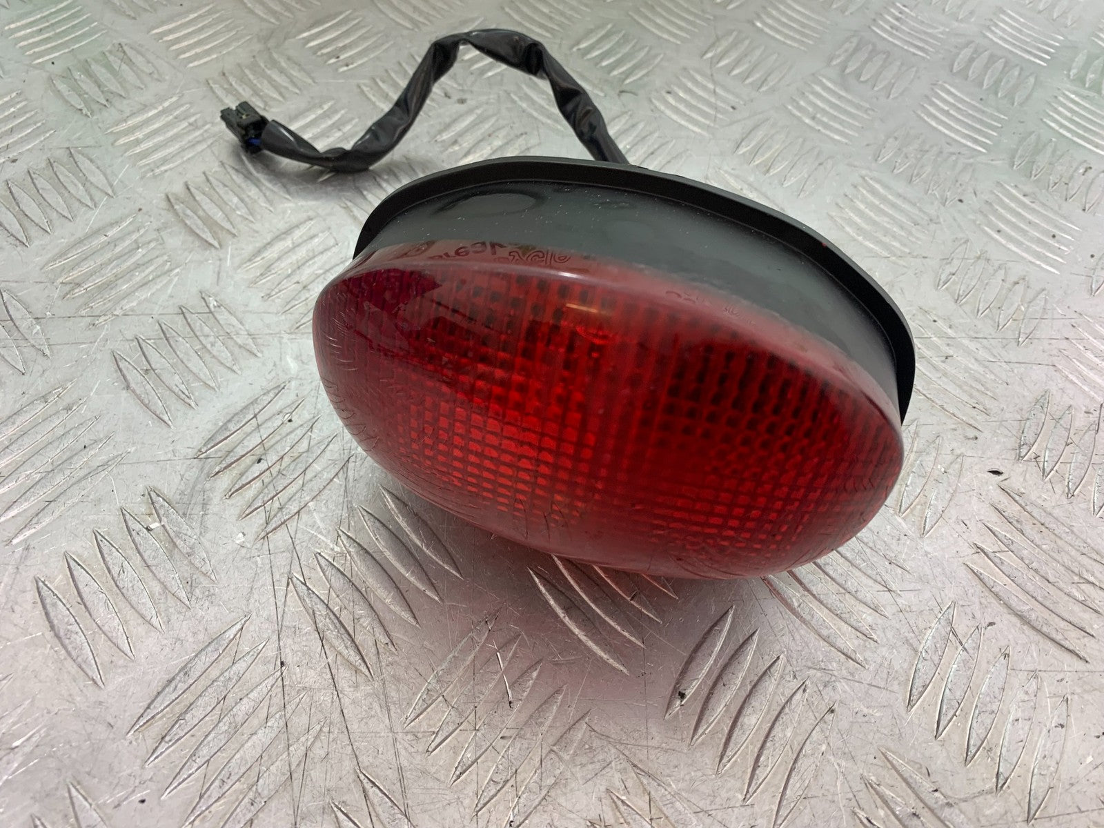 TRIUMPH 955i SPRINT ST REAR LIGHT YEAR 1999-04 (CMB1230)